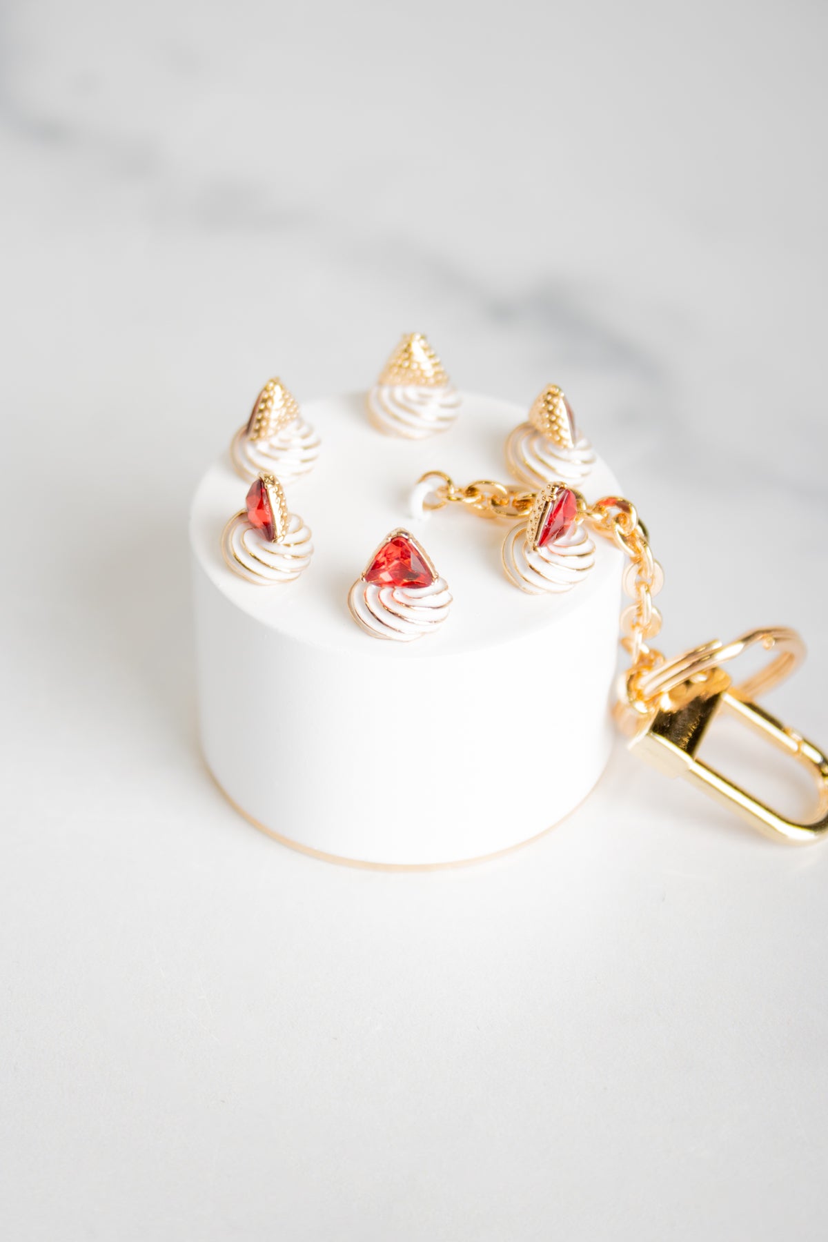 Raspberry Champagne Cake Keychain – The Cake Bake Shop®