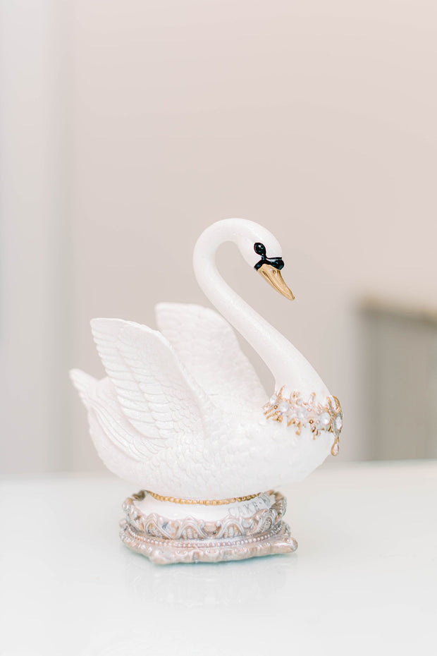 Elegant Swan Cake Topper