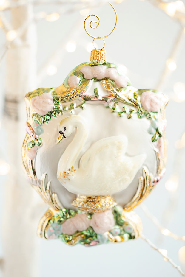 Cake Bake Shop Swan in Wreath Ornament