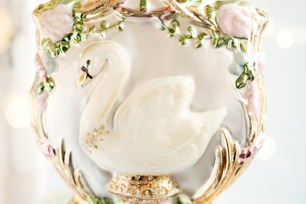 Cake Bake Shop Swan in Wreath Ornament